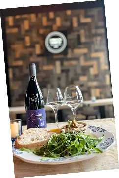 Assiette gastronomique servie au Pavillon d’Anatole – réception traiteur au Château d’Attre, Hainaut